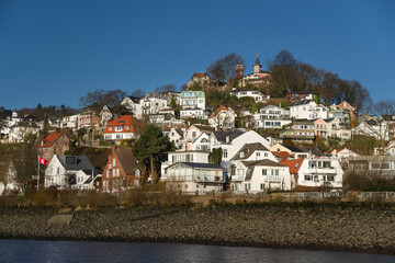 Hamburg Blankenese am Elbhang im Dezember wolkenlos