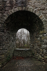 In einer historischen Burgruine in Arnsberg im Sauerland