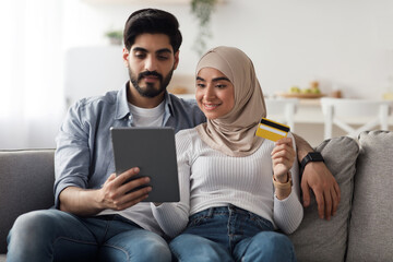 Obraz premium Banking, online shopping in store together at home during covid-19 lockdown