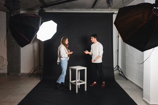 Model and photographer talking before the session