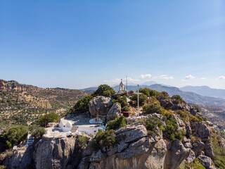 Timios Stavros Kirche auf Kreta, Griechenland, gebaut auf dem Gipfel eines kleinen Berges mit...