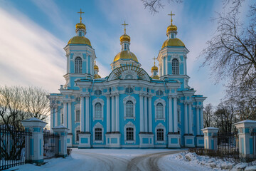 Fototapeta na wymiar View of the Nikolo-Bogoyavlensky (Nikolsky) Naval Cathedral on a sunny winter day, St. Petersburg. Russia