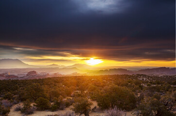 Obraz premium Mountains on sunset