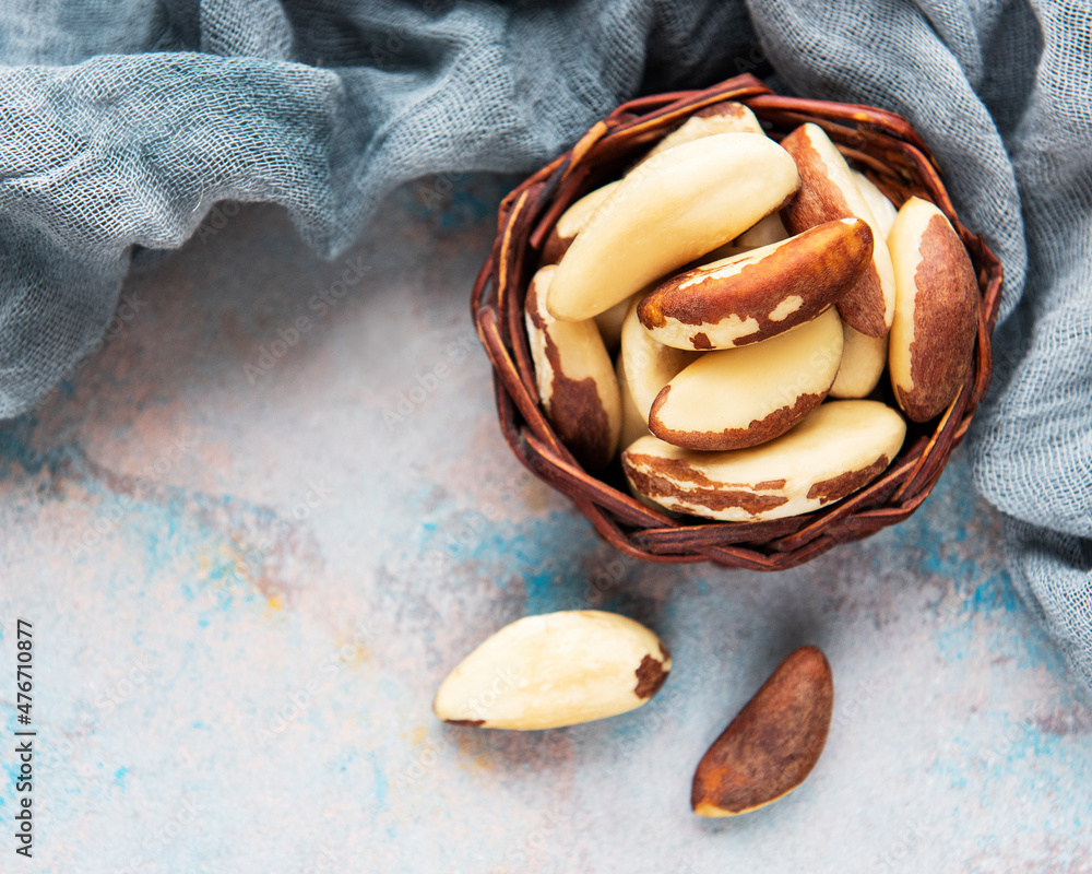 Poster basket with brazil nuts