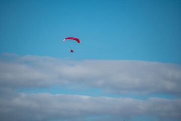 Fototapeta na wymiar paragliding in the blue sky