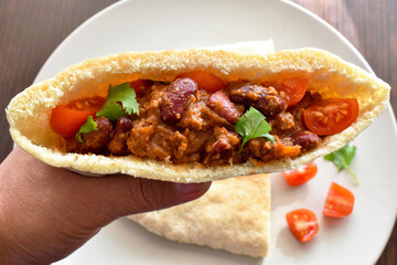 Chilli con carne with pitta bread. Traditional Mexican food.