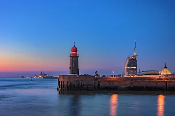 Poster blaue Stunde Skyline Bremerhaven an der Geestemole mit Leuchtturm und Atlantik-Hotel Sail City und Mediterraneo  © Spth