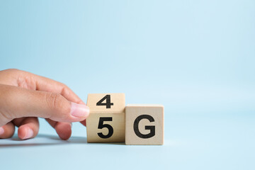 4G to 5G incription over wooden blocks.