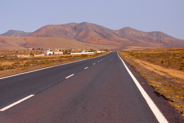Fototapeta na wymiar The road in the center of the Canary Island of Fuerteventura