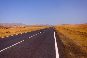 Fototapeta na wymiar The road in the center of the Canary Island of Fuerteventura