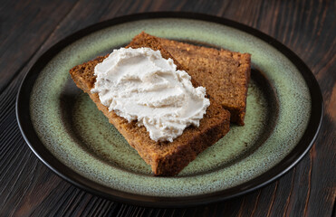 Pumpkin bread with cream cheese