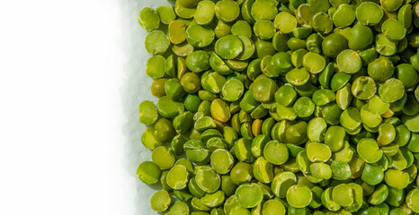 Dried green peas. Dried peas are also a good source of the B vitamins folate and thiamine, and various minerals such as magnesium, phosphorus and potassium.