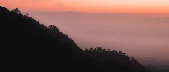 Obraz premium Beautiful view of mountains and white mist