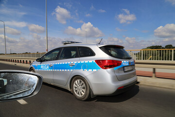 Policjanci wydziału prewencji  polskiej policji w mieście © FotoDax