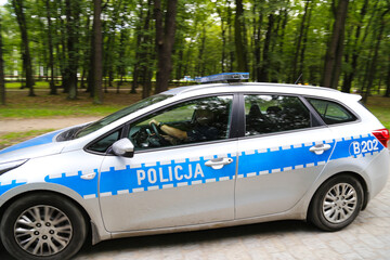 Policjanci wydziału prewencji  polskiej policji w mieście