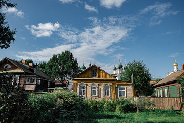 Fototapeta na wymiar An old village house. Russian wooden village hut. Village hut view. the middle band of Russia . rostov velikiy