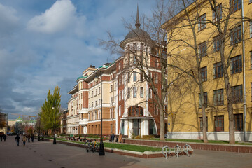  Lavrushinsky lane in Moscow on an autumn day