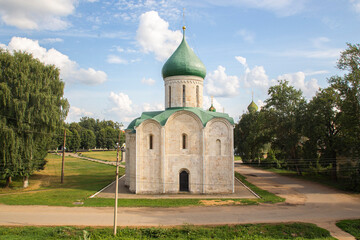 Fototapeta na wymiar Savior's Cathedral in Pereslavl-Zalessky