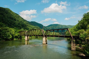 Railroad bridge over the New River, in New River Gorge National Park, West Virginia - obrazy, fototapety, plakaty