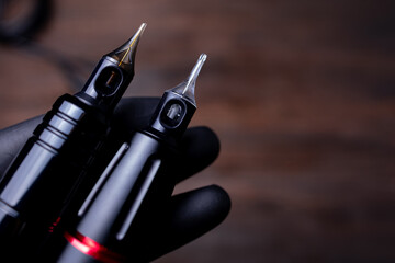 close-up of tattoo machines wearing a permanent makeup cartridge - obrazy, fototapety, plakaty