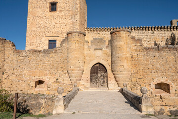 Fototapeta na wymiar Castillo de Pedraza, antiguo pueblo de Castilla y León, España
