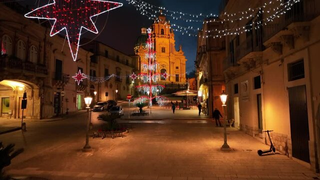 rising shot of piazza in Ragusa Ibla with Christmas decor