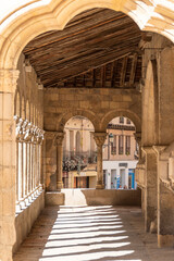 Fototapeta na wymiar Antiguos porticos de piedra en la ciudad de Segovia