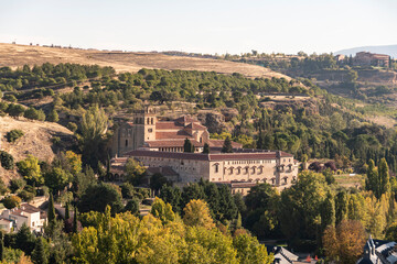 Fototapeta na wymiar Vista panorámica de la ciudad de Segovia, España