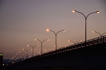 夕暮れの橋
