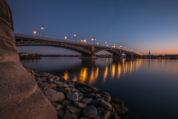 Obraz premium Sonnenaufgang Rheinufer Mainz