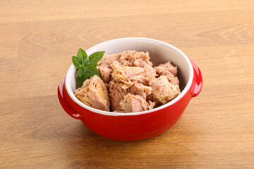 Canned tuna fish with oil