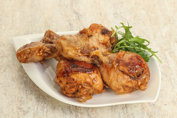 Roasted chicken leg with rucola