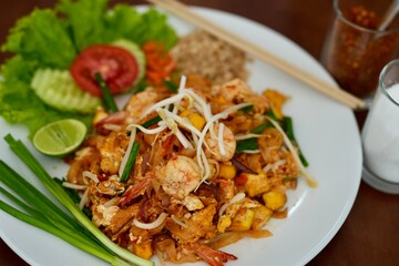 Fried noodle with shrimp and vegetables.
