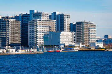 竹芝桟橋から晴海ふ頭に完成したばかりの高層マンション晴海フラッグ（東京2020大会選手村）