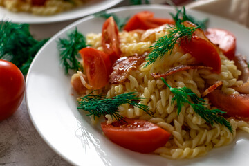 spaghetti with tomato sauce