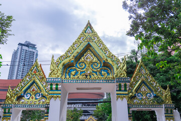 Fototapeta premium Buddhist temple Was on Sukhumvitt Rd BKK Bangkok Thailand, vivid lush colours if the buildings are glorious