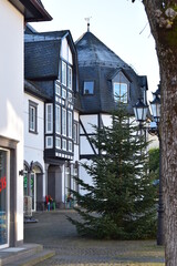 Fototapeta na wymiar Weihnachtsbaum auf dem Marktplatz in Ulmen