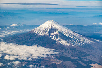 上空から見た冬の富士山