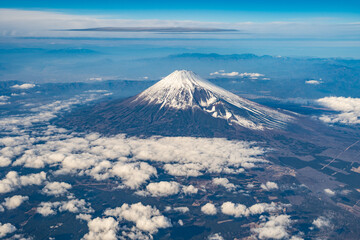 上空から見た冬の富士山