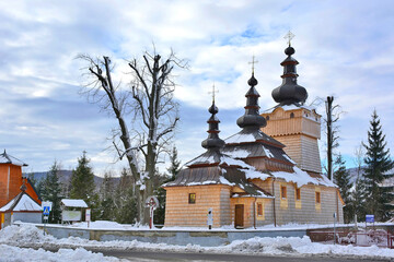 Orthodox wooden church in winter time, Wysowa Zdroj, Beskid Niski, Poland - obrazy, fototapety, plakaty