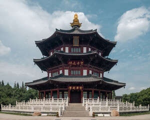 Obraz premium Traditional Chinese tower at Hanshan Temple, in Suzhou, China