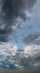 Obraz premium Fantastic clouds at sunrise, vertical panorama