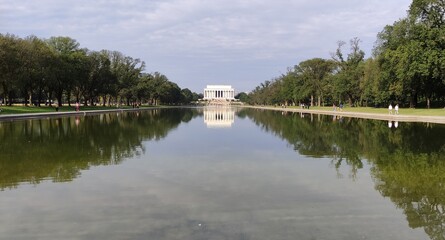 Fototapeta na wymiar The Lincoln memorial. Reflection in the water