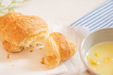 クロワッサンとスープ