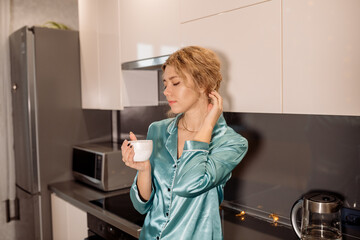 woman drinking coffee