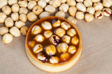 Obraz premium tartlet with salted caramel and hazelnuts