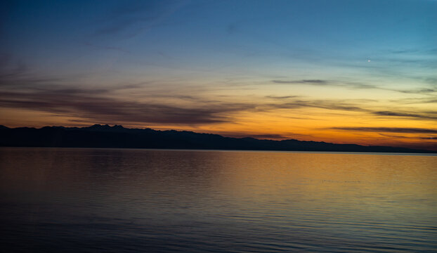 Sunset on georgian Black sea shore © Anna Bogush