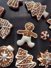 Obraz na płótnie Canvas gingerbread cookies and christmas cookies
