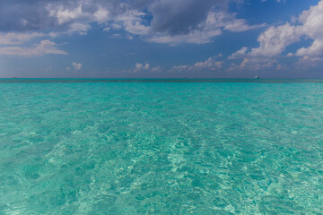 Fototapeta na wymiar beautiful blue caribbean sea water wave horizon