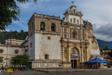 Fototapeta na wymiar San Francisco Church - Antigua, Guatemala